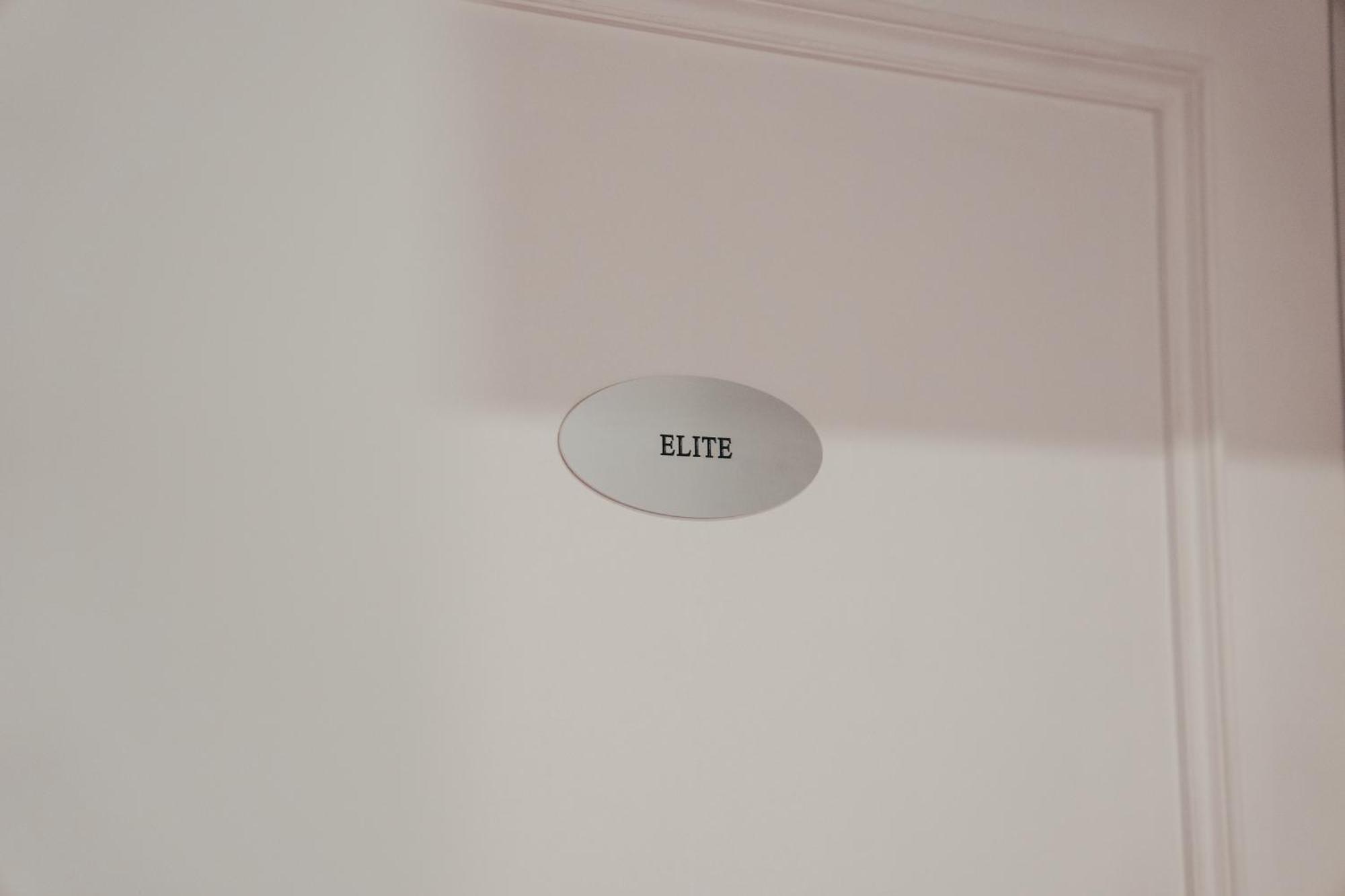 Hotel Casino Elite Quievrain エクステリア 写真